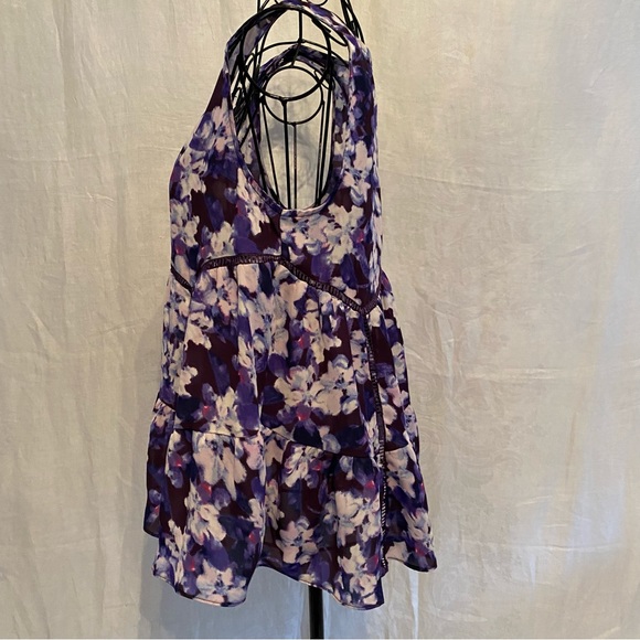 Jessica Simpson Small V Neck swing top w purple. Whites and blues. - Picture 3 of 7